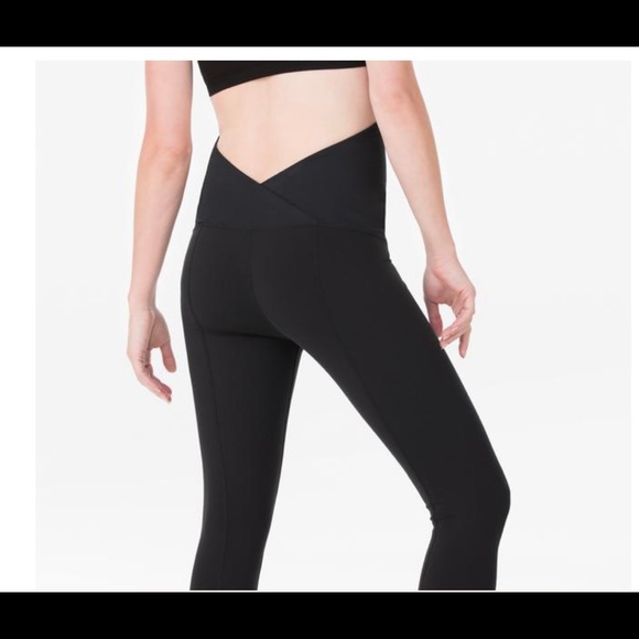 Isabel Maternity by Ingrid & Isabel Pants - Motherhood Maternity workout Capri